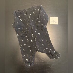 ⭐️2/$8.00⭐️ George NB Black and White Sleeper